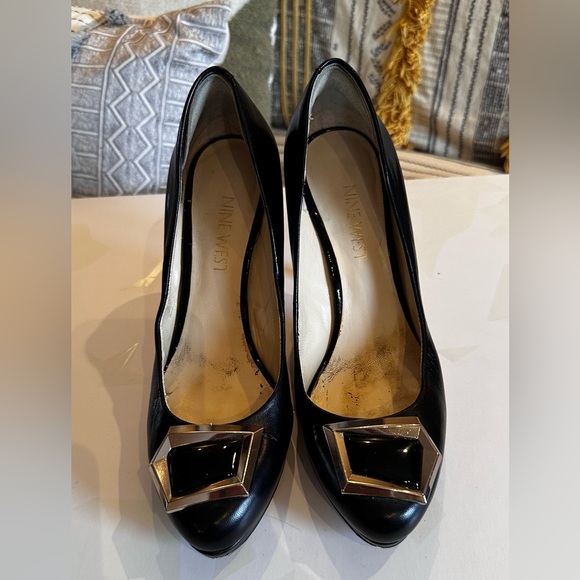 ✅2 for $50✅
Nine West shoes - GUC Size 35.5 fit like 6 - Picture 3 of 6